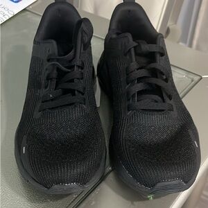 Women’s Black AVIA Athletic Shoes. Size 8.5.